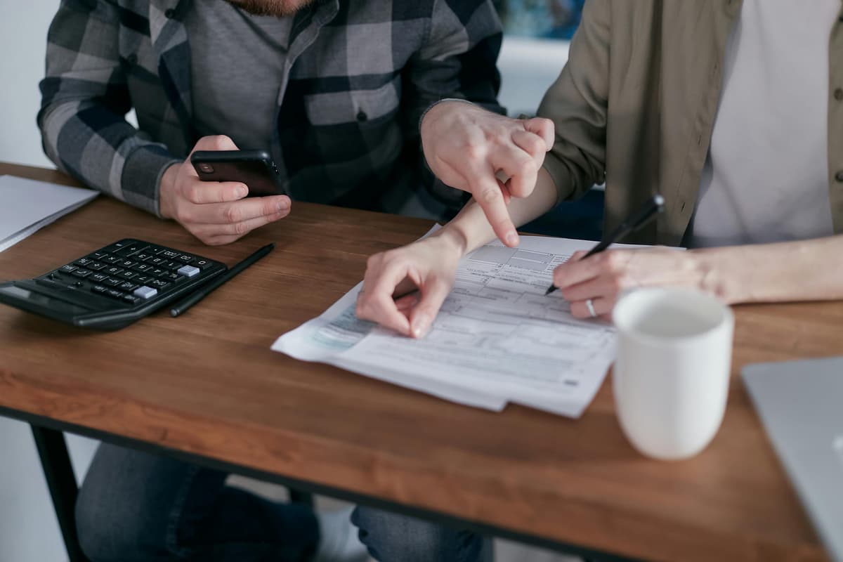 Single vs Joint Life Insurance: Discover Pros and Cons